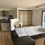 A Avec Piscine Carqueiranne