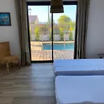 A Avec Piscine Villa